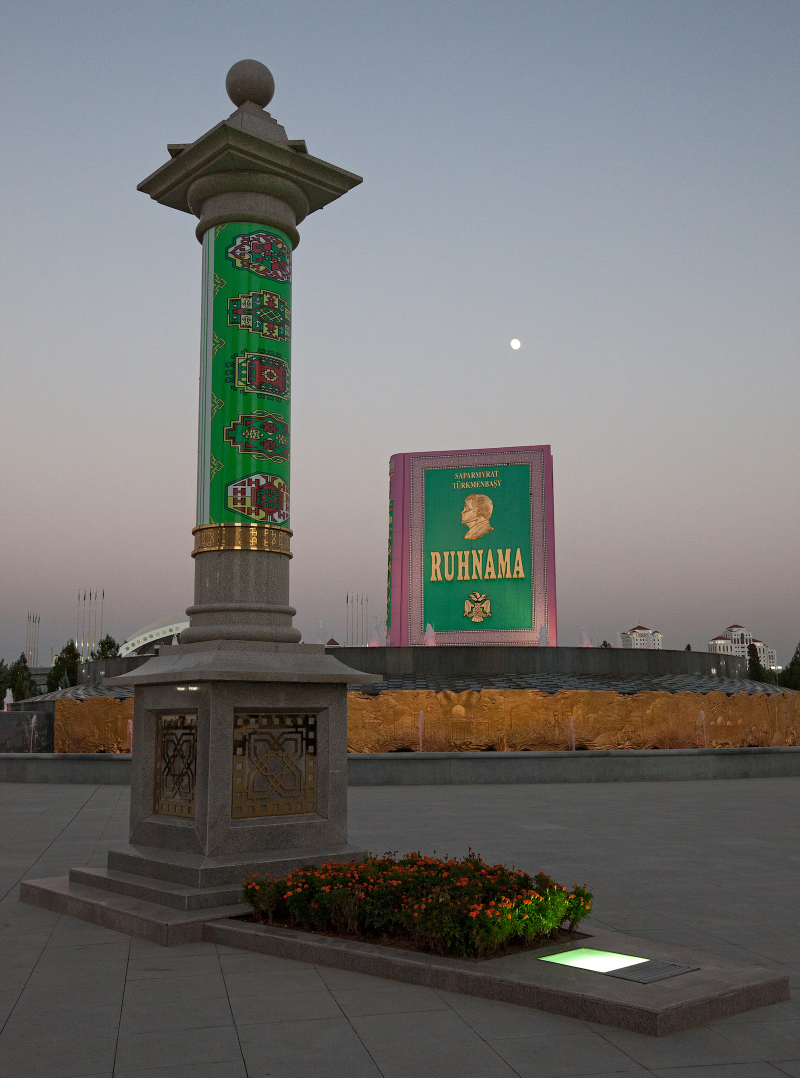 Illustration for article titled Turkmenistan's Astonishing Attempt To Build A City Of The Future